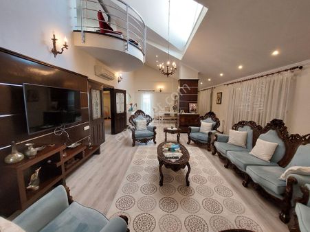 Villa Tadında Konyaaltı Uluç Mah. 4+1 Havuzlu Fırsat Dublex