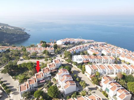 Kuşadası Merkez Denize Sıfır Sitede Eşyalı Satılık Dubleks