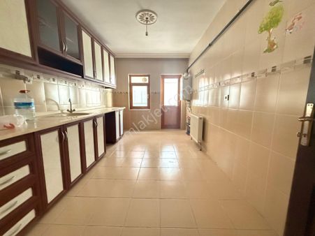 Keçiörende 3+1 Cadde Yanı Kök Tapulu Orta Katta Teras Balkonlu Daire