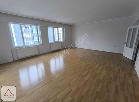 Satılık İlkadım Kazım Karabekir De Beylerbeyi Sitesinde 3+1