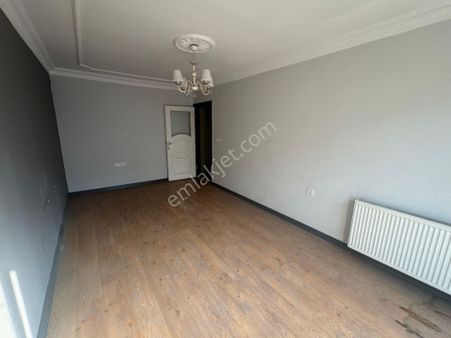 Esenyurt Yeşilkent Mah. Cadde Üzeri 2+1 Satılık Daire