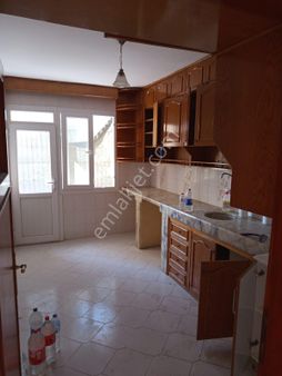 3kat Kiralık 3+1yeşilrurt Karaafat Cad.salı Pazarı Yanı Kapalı Mutfak Geniş Daire 2balkon Önü Açık