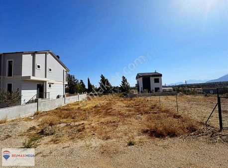 Döşemealtı Orta Mahalle'de 260 M2 Villa Arsası