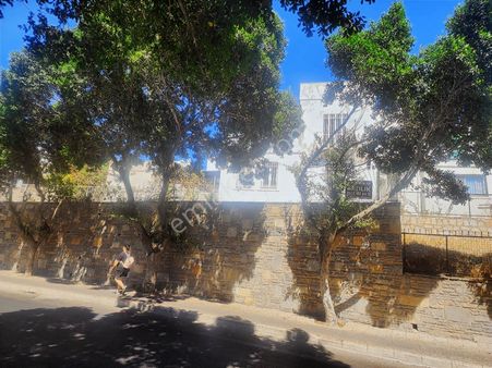 Bodrum Eskiçeşme 480 M2 Arsa Payı İçinde Bahçeli Köşe Villa