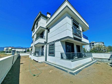 Uytundan Edremit Cennetayağında Bahçeli Lüks 4+1 Villa