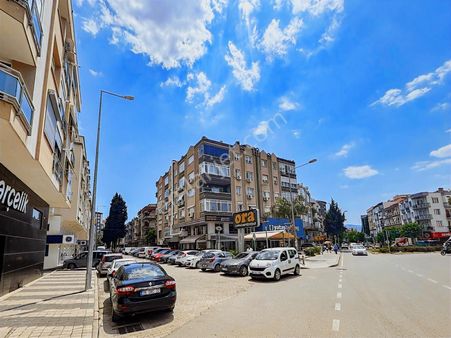 Buca Çevikbir Meydanda 3+1 Köşe Daire