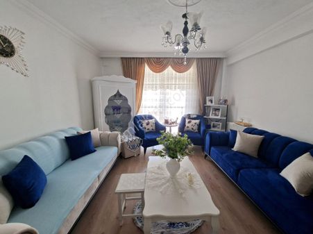 Recep Ümit Emlak'tan Kumlubel Mahallesinde Asansörlü - Kapalı Cam Balkonlu Geniş 2+1 Daire