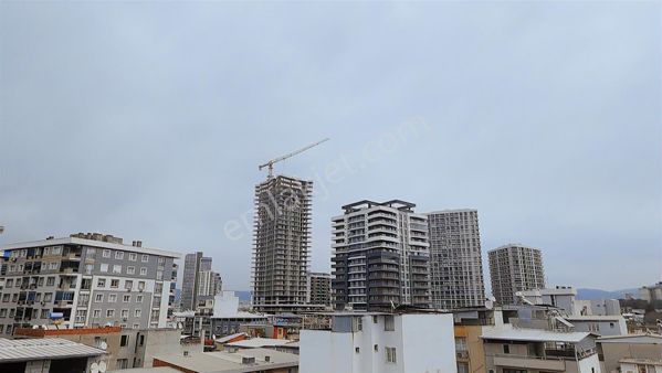 Bornova İmarlı 770 M² Köşe Arsa