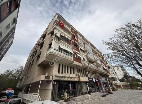 4 Karşıyaka Bahçelievler Mah. Ara Kat Satılık 3+1 Daıre