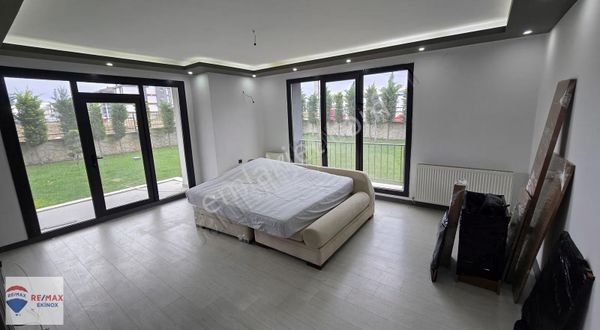 Zafer Mahallesi Şelale Evlerinde Satılık Bahçekatı 2+1 Daire