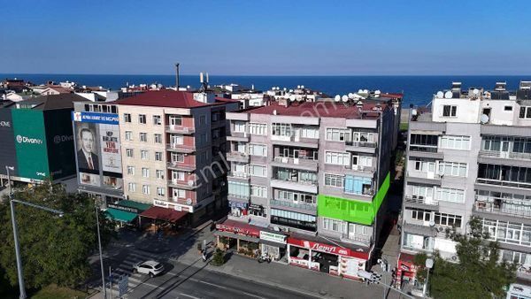 Denizevlerinde Anayola Cephe Binada Satılık 3+1 Daire