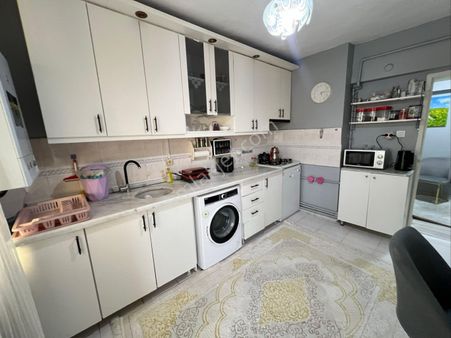 U.h.m. 3+1 Giyinme Odalı Muhteşem Manzaralı Metro Yakını Satılık