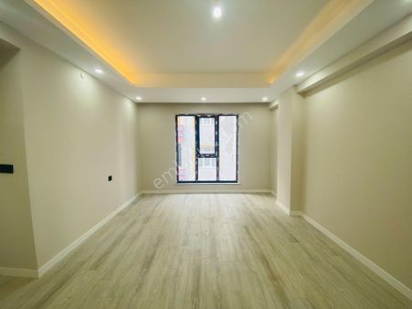 Güven'den Kapaklı'da Geniş Balkonlu Ara Katlı 2+1 Daire