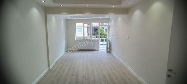 Çalışkan'dan Değirmenönü'de İçi Komple Lüks Yenilenmiş Ara Kat Daire