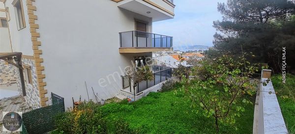 Yenifoça Burunucunda Deniz Manzaralı Müstakil Trıbleks Villa