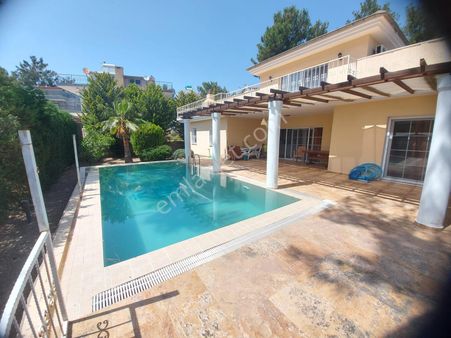 Karaova'da Özel Havuzlu Tek Müstakil Villa