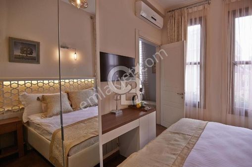 Beyoğlu Billur Sokakta 5 Katlı, 10 Odalı Satılık Otel