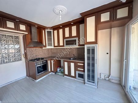 Bergama Zafer Mahallesi Ara Kat 3+1 Doğalgazlı Satılık Daire