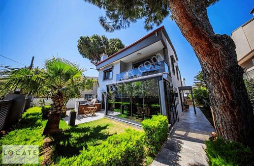 Locate'den Limanreis'de Tam Müstakil Havuzlu Satılık Villa
