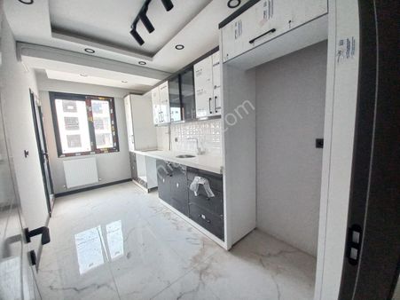 Bergama Atatürk Mah Sıfır Doğalgazlı Kapalı Mutfak 2+1 Geniş Satılık Daireler