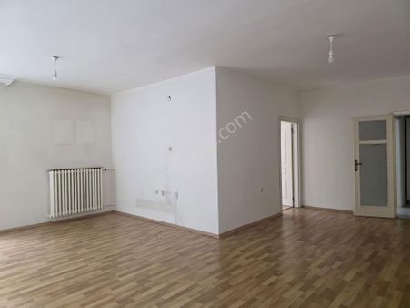 Cinnah Caddesi/farabi Sokak Yakını;kuloğlu Sokak' Ta Asansörlü 3+1