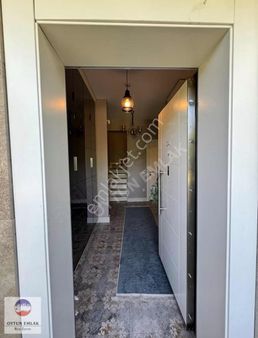 Ege Yakası Kapalı Kış Bahçeli 4+1 Satılık Müstakil Villa 220 M²