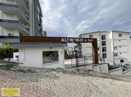Eskidjiden Başiskele Altın Vadi Evlerinde 2+1 Arakat Daire