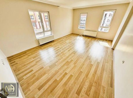 Necip Albay'dan İncirli'de Ara Kat Asansörlü 3+1 Satılık Daire