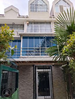 Bahçeşehir 2.kısım'da Kiralık 2+1 Daire Site İçerisi Bahçe Katı