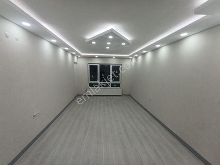 Saray Fatih'te Asansörlü 3+1 Ara Kat İstanlı Fuul Yapılı