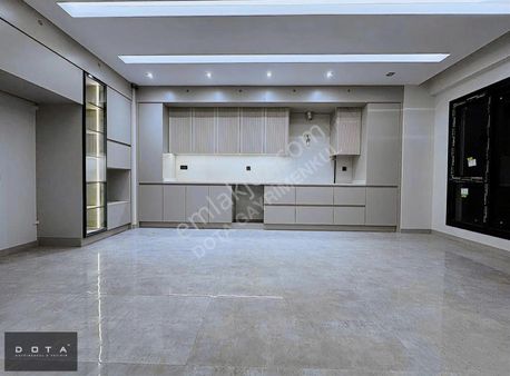 Göveçlik'te Site İçi Modern Mimarisiyle Geniş 3,5+1 Daireler