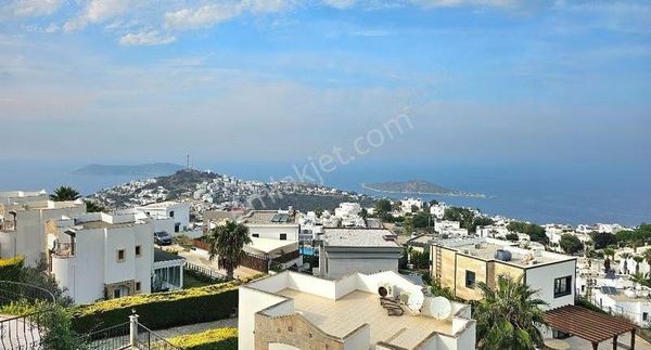 Bodrum Gümüşlükte Satılık Bahçeli Deniz Manzaralı 2+1 Villa