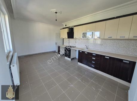 Döşemealtı Yeniköyde Doğalgazlı 3+1 Ayrı Mutfak 180m2