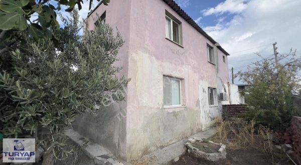 Çiğli Kaklıç'ta İçinde Ev Olan 331m² Arsa