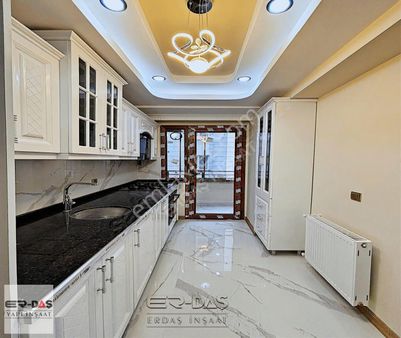 Mehterçeşme Mahallesi'nde Metrobüse Yakın 2+1 Satılık Ara Kat