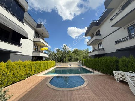 Karasu’da Havuzlu Site İçi Müstakil Bahçe Kullanımlı, Veranda & Kış Bahçeli 2+1 Satılık Daire