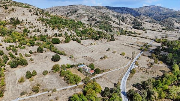 Tarcanlar'dan Kızderbent'te Yola Cephe 714m2 İmarlı Arsa