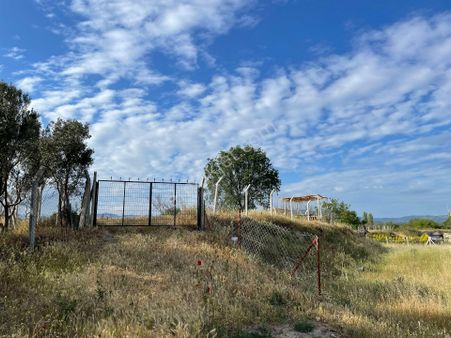 Lokasyonu Güzel Geniş Kullanıma Sahip İlçe Merkezine Yakın 1000 M2 Tarla