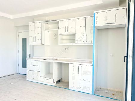 Yükselden Kadıköyde Ön Cephe Doğalgazlı Geniş Sıfır 1+1 Daire