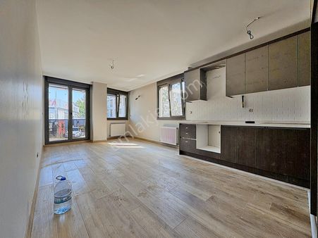 Yatırım'dan Küçükyalı'da Katta Balkonlu Sıfır Yapıda Geniş 2+1