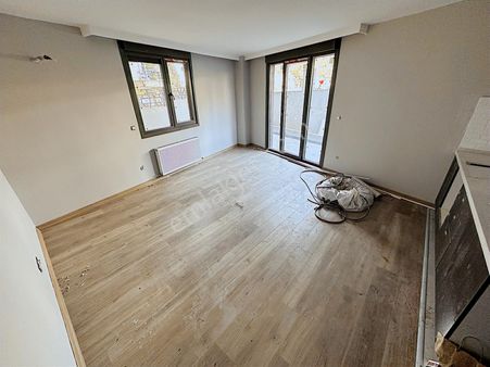 Yatırım'dan Küçükyalıda Teras Bahçe Kullanımlı Keyifli 1+1