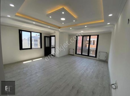 Eray Emlak'tan Satılık Arakat 3+1 115m2 Meydan Konumlu