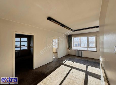 Mithatpaşa Caddesinde Satılık 85 M² Ofis