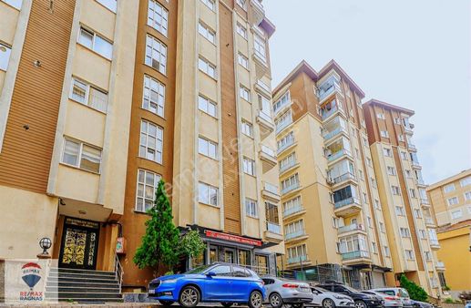 Ümraniye Site Mahallesinde Rampalı 1.000 M² Depolu Ticari Alan