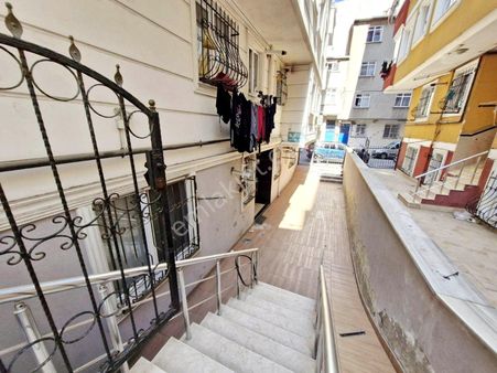 Yenibosna İtfaiye Yakını 8 Yıllık Uygun Fiyatlı 2+1 Yüksek Giriş