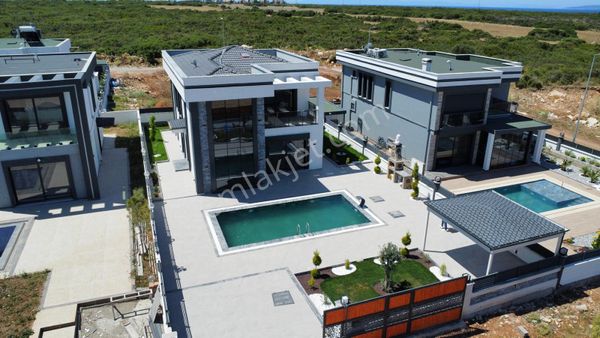 Modern Mimariye Sahip 4+1, Havuzlu Ve Verandalı Tam Müstakil Lüks Villa
