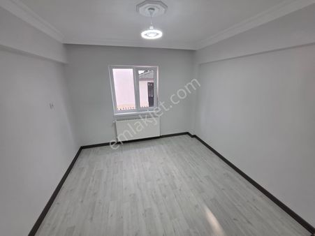 Elvan Mah.de Tren Anayol Dibi 3+1 Yüksek Giriş Satılık Daire