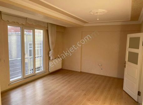 Vize Gayrimenkulden Ana Caddeye Yakın Kiralık 2+1 Daire