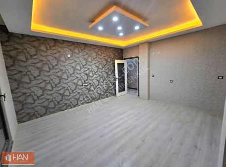 Varsak Demirel'de Araç Takaslı Tramvaya Yakın 3+1 Katta Daire