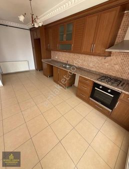 Türkmenbaşında Az Katlı D.gazlı Cazip 4+1 Satılık Daire